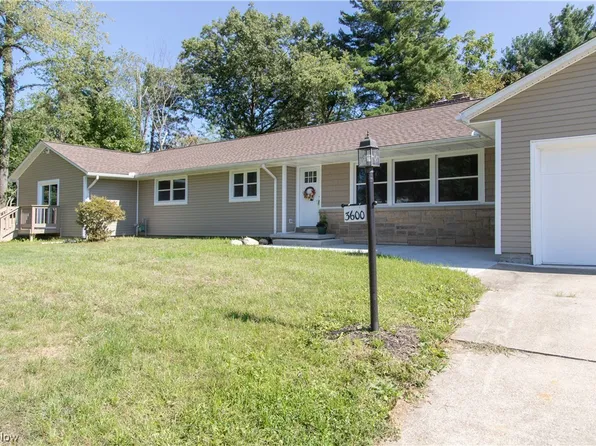 3600 Clubview Dr, Barberton, OH 44203
