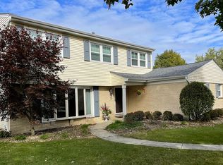 1550 Almond Ct, Downers Grove, IL 60515