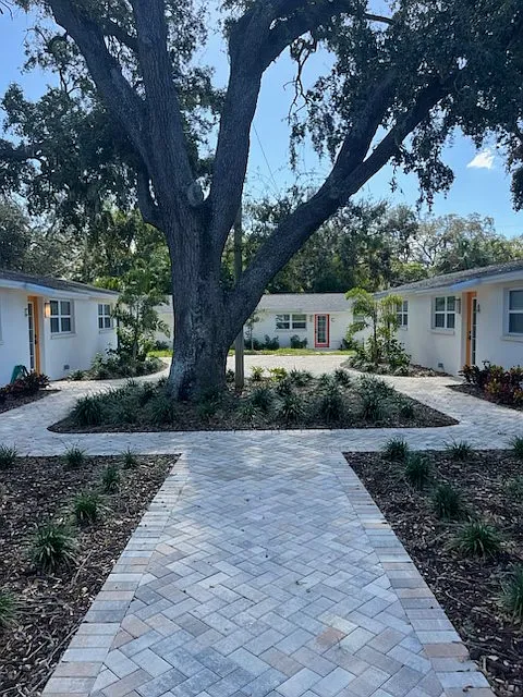 2 bed, 650 sqft, $1,900 — Photo 2
