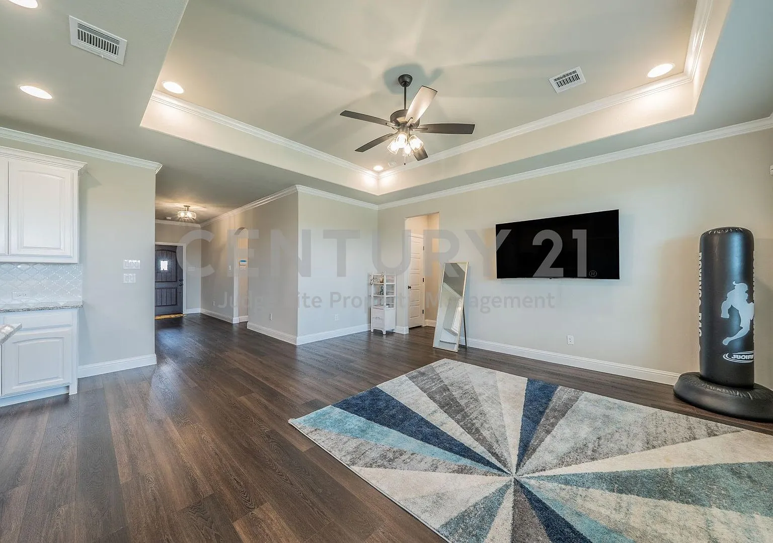 Beautiful 3/2/2 Located in the Growing Community of Alvarado! — Photo 4