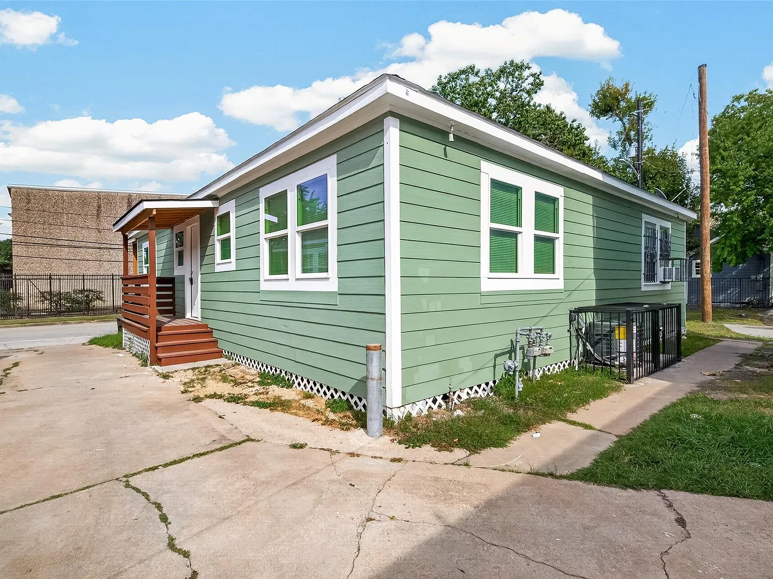 1 bed, 1.0 bath, 750 sqft, $1,200 — Photo 2