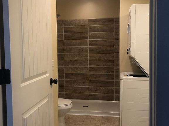 4th image of 1610 Miller St #C