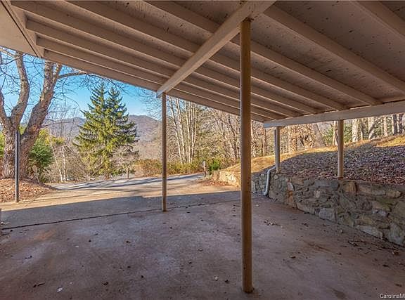 4th image of 65 Camelot Dr