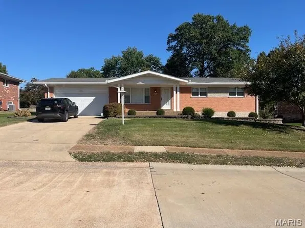 9480 Rosebay Dr, Saint Louis, MO 63126