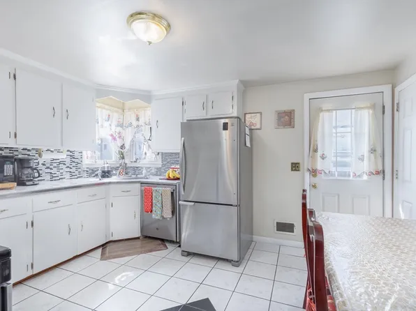 79 Princeton Ave, Waltham, MA 02451