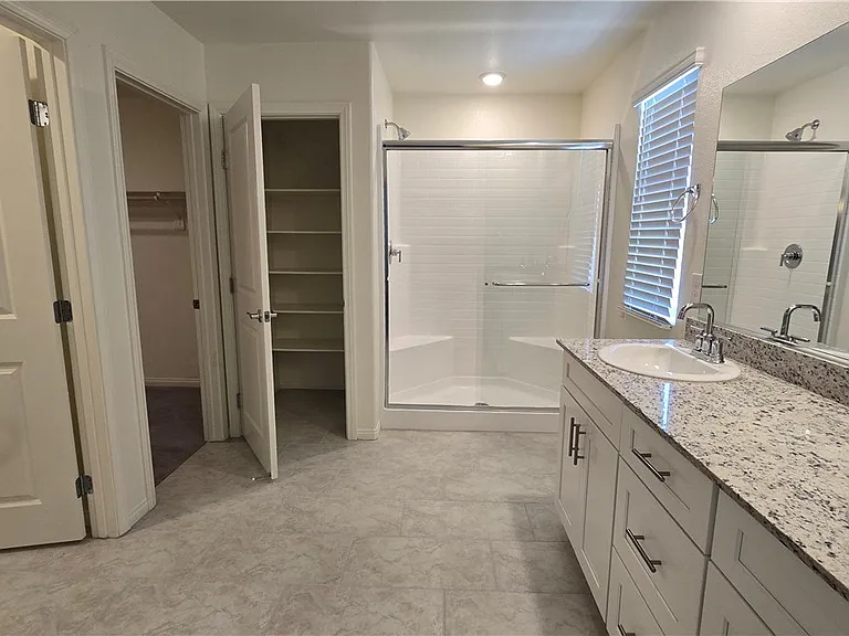 7647 Duran Harbor Ln — Photo 40