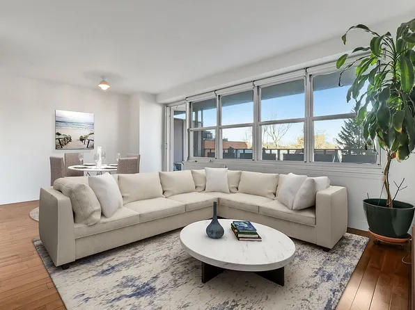 135 Ocean Pkwy APT 4R, Brooklyn, NY 11218