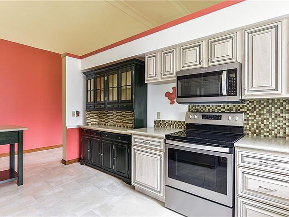 4th image of 2127 Cricket Ln
