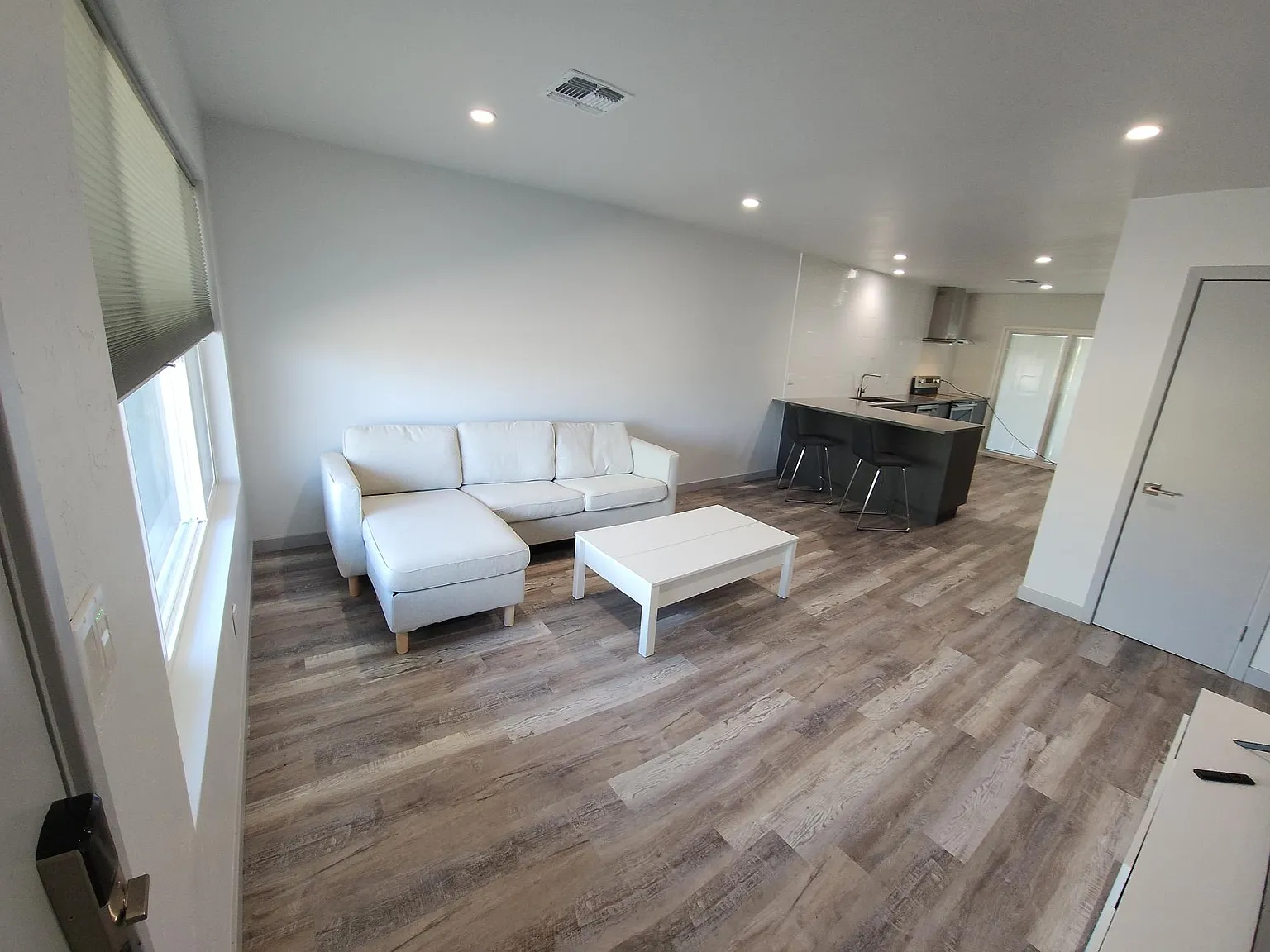 2 bed, 821 sqft, $1,400 — Photo 1