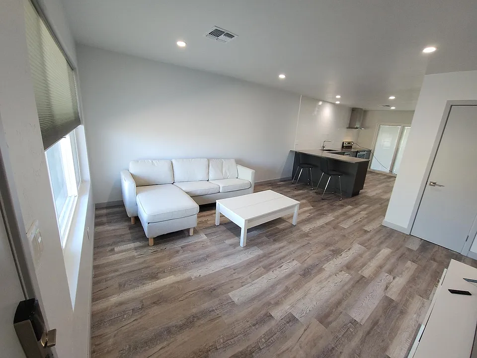 410 Hummingbird Dr #2