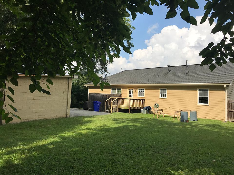 1st image of 1052 Glade St NW
