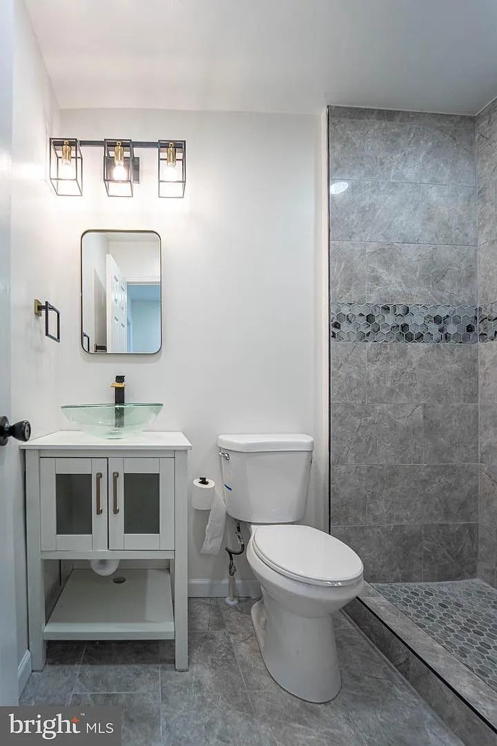 2 bed, 880 sqft, $1,900 — Photo 2