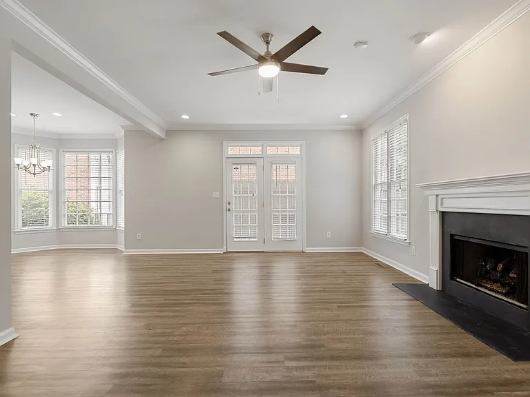 2031 Stone Brook Dr — Photo 5