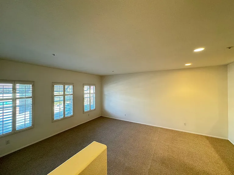 616 E Walnut St — Photo 19