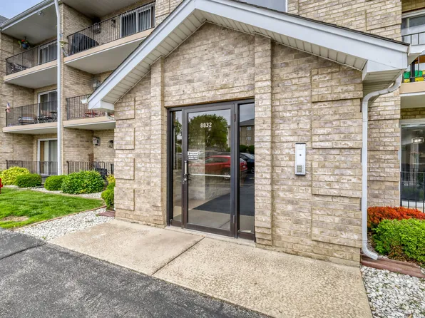 8832 Amelia Ct APT 1D, Justice, IL 60458