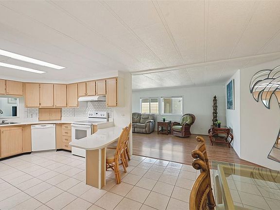 4th image of 156 Martinique Rd