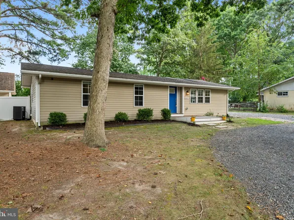 12820 Lake View Dr, Lusby, MD 20657