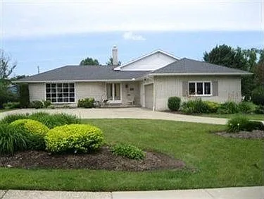 25233 Maidstone Ln photo 1