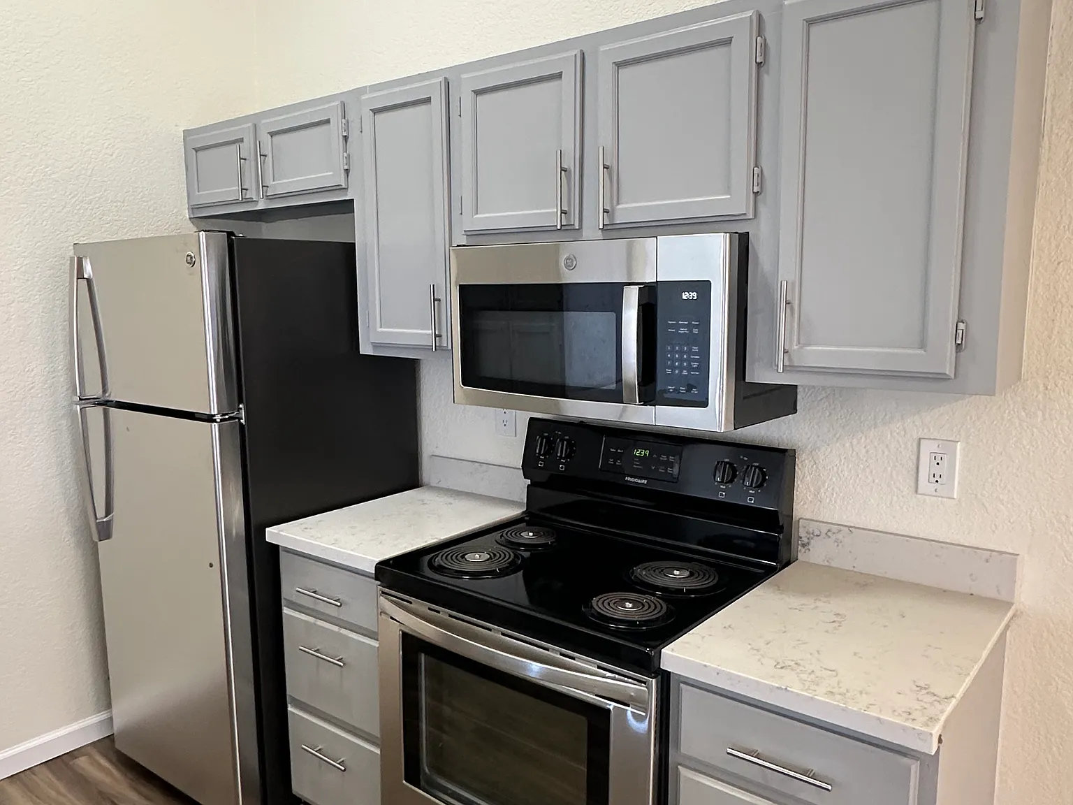 2 bed, 864 sqft, $1,470 — Photo 1