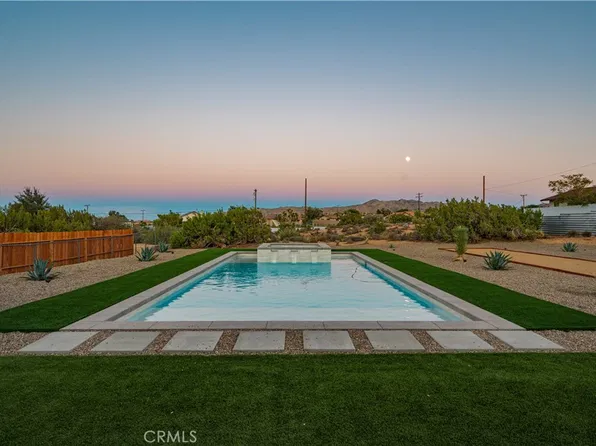 8585 Warren Vista Ave, Yucca Valley, CA 92284
