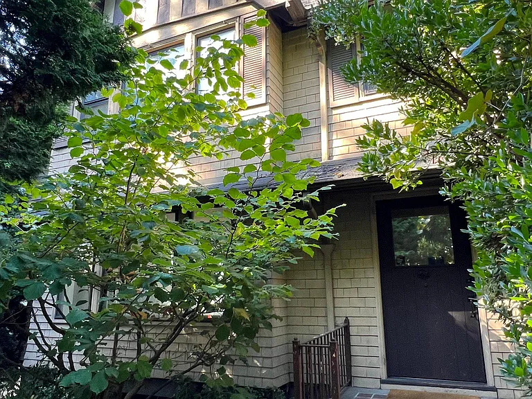 2723 Boylston Ave E — Photo 1