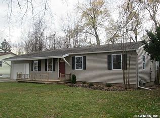 5 Courtright Ln, Rochester, NY 14624