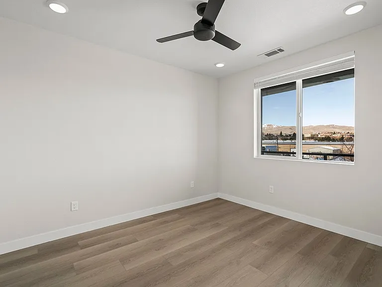 Stonecreek Apartments — Photo 18