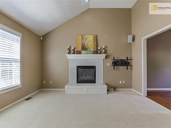 5th image of 2549 N 109th Ter