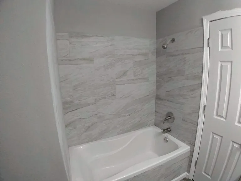 2402 Iowa Ave — Photo 12