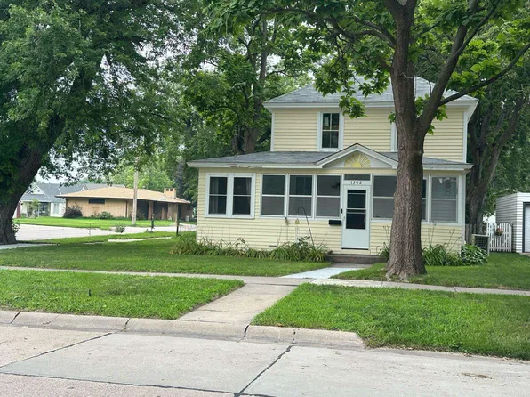 1302 Ave. D, Gothenburg, NE 69138