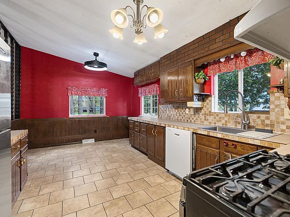 5th image of 15739 93rd St