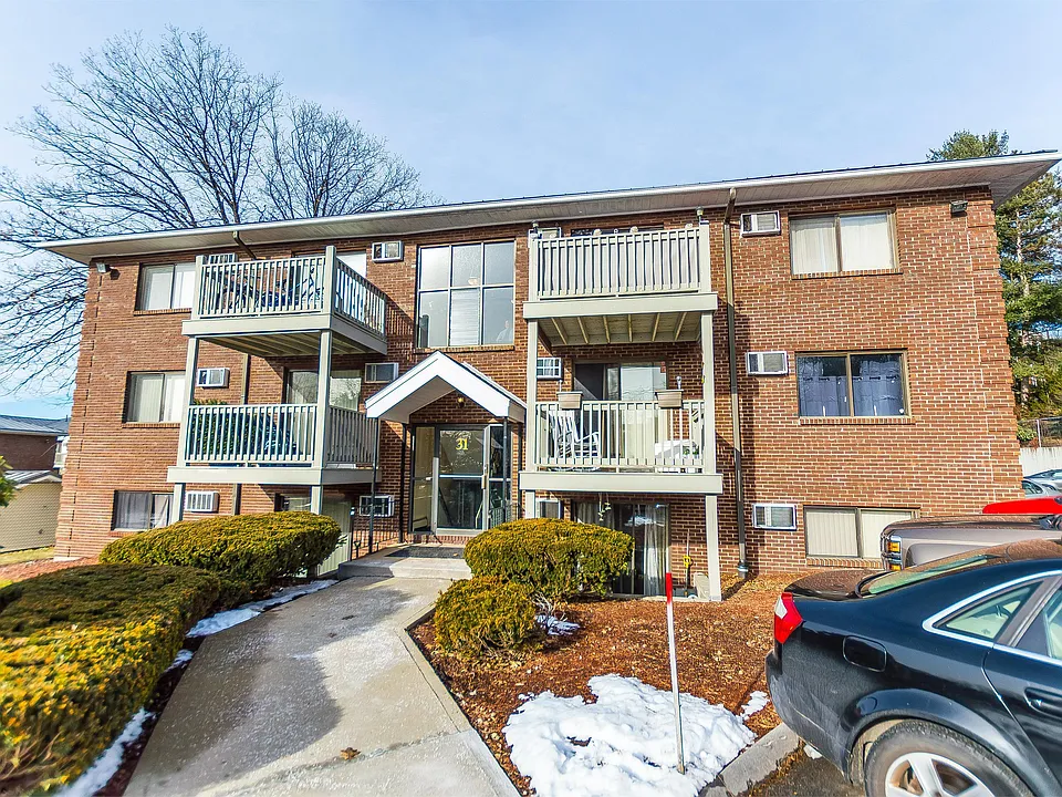 31 Andrew St #25