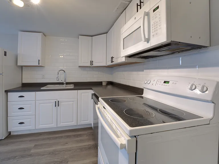 258 Kingscourt Ave #2 — Photo 6