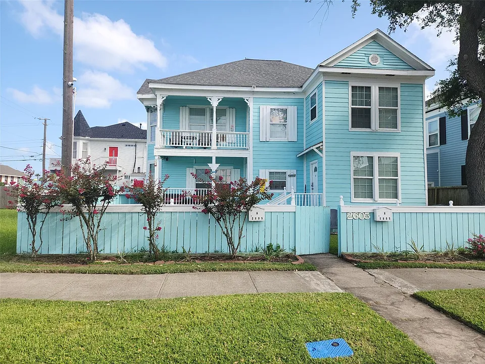 2605 Avenue Q