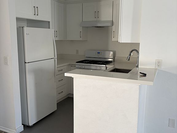 2nd image of 5257 Willowcrest Ave #103