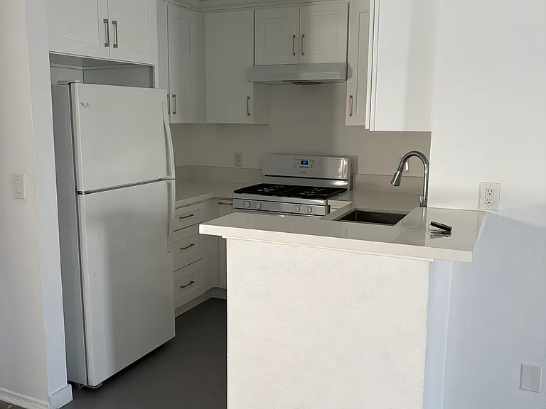 5257 Willowcrest Ave #103 — Photo 2