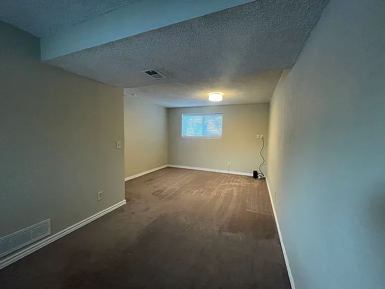 976 W Willow St — Photo 9