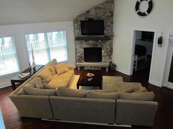 3rd image of 4574 Glidden Dr