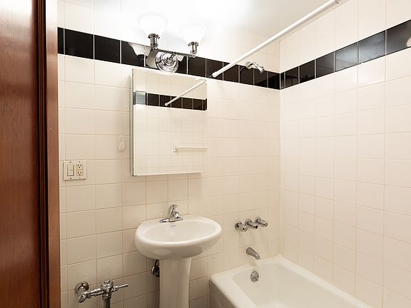 5th image of 314 Garfield Pl APT 4