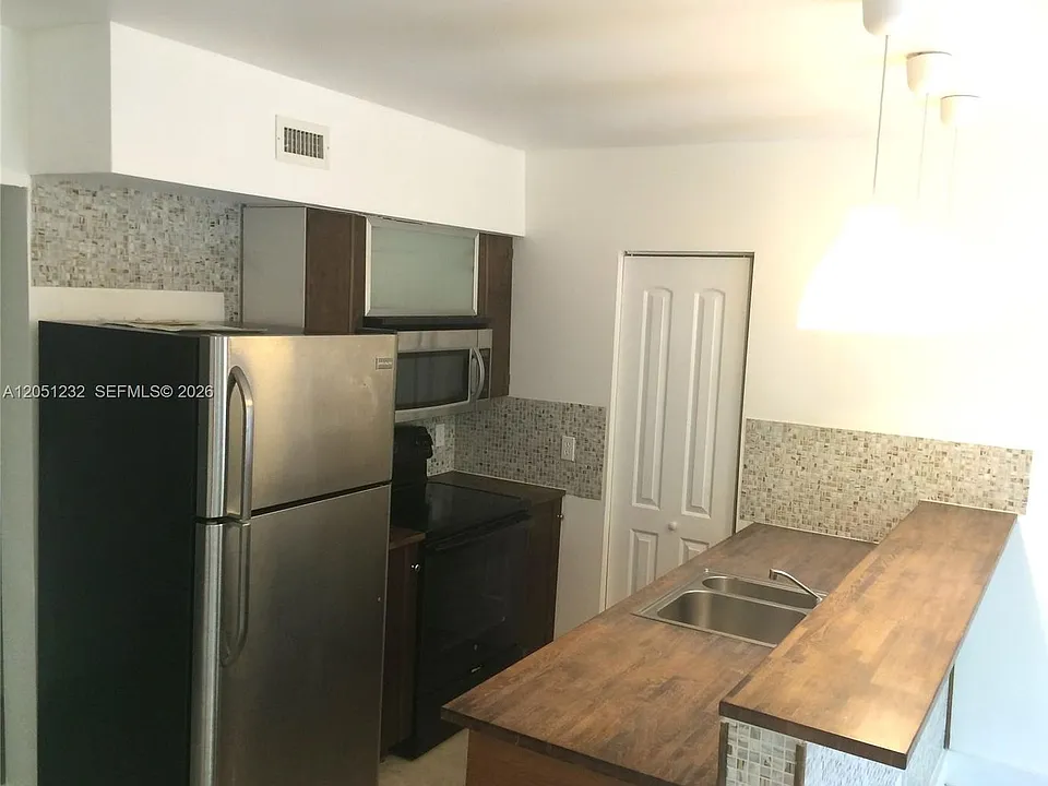 7025 Rue Granville #1