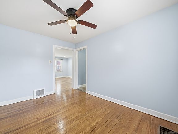 3rd image of 1949 W Albion Ave #1