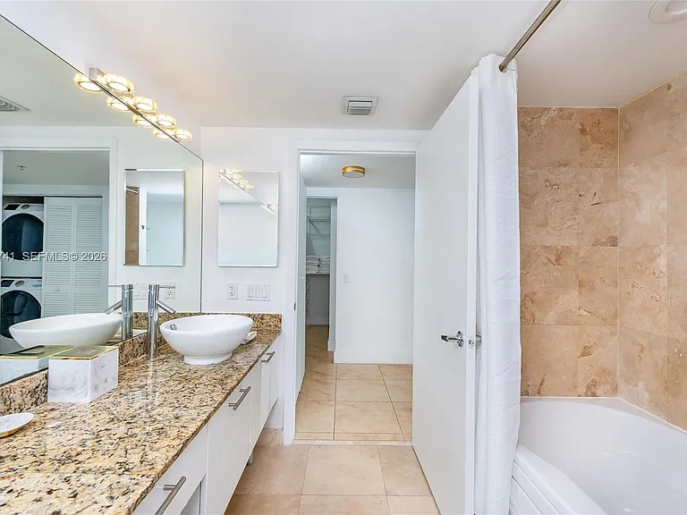 41 SE 5th St #1508 — Photo 17