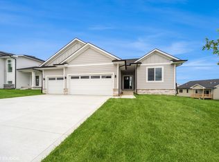 10123 NW 68th Ave, Johnston, IA 50131