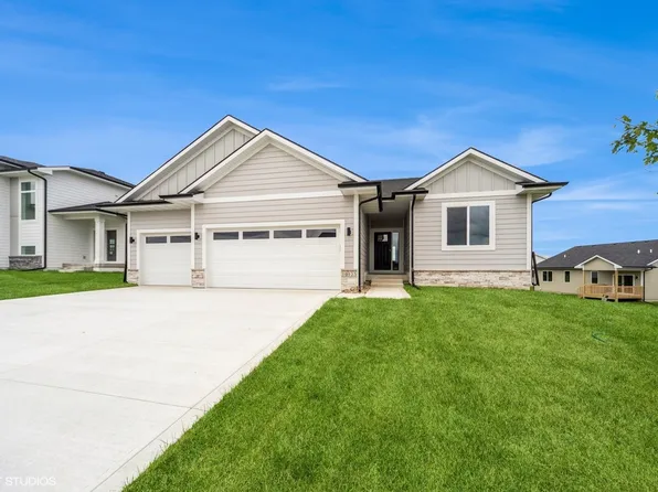 10123 NW 68th Ave, Johnston, IA 50131