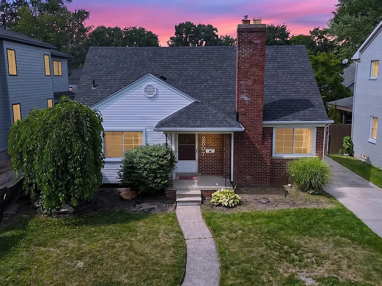 2507 Windemere Rd — Photo 2
