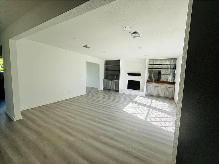 16246 Los Altos Dr — Photo 4