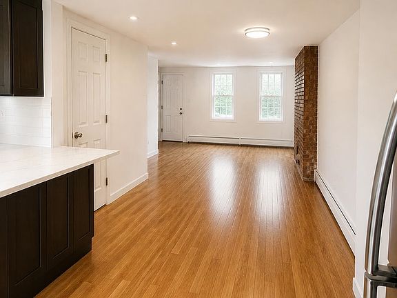 4th image of 305 2nd St #1