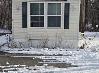 7 Pacemaker Ave, Norwich, CT 06360