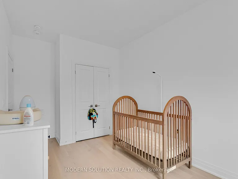 1659 Vellore Cres — Photo 32