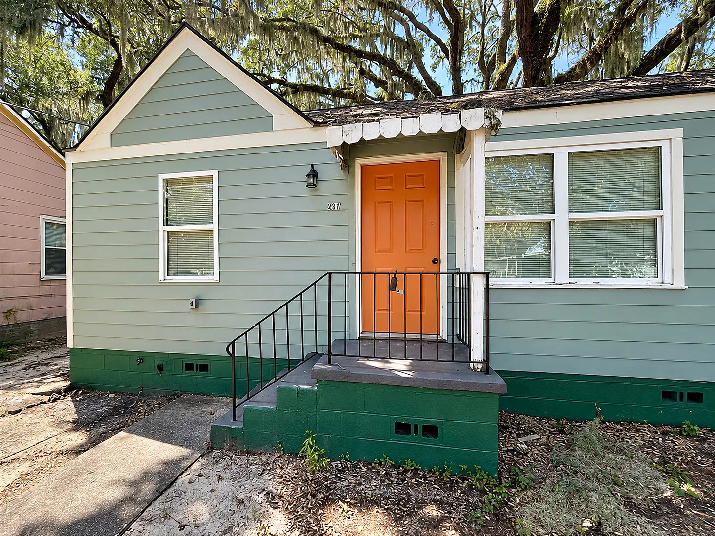 2 bed, 1372 sqft, $1,600 — Photo 2